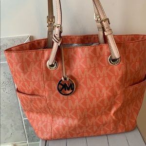 Micheal kors tote